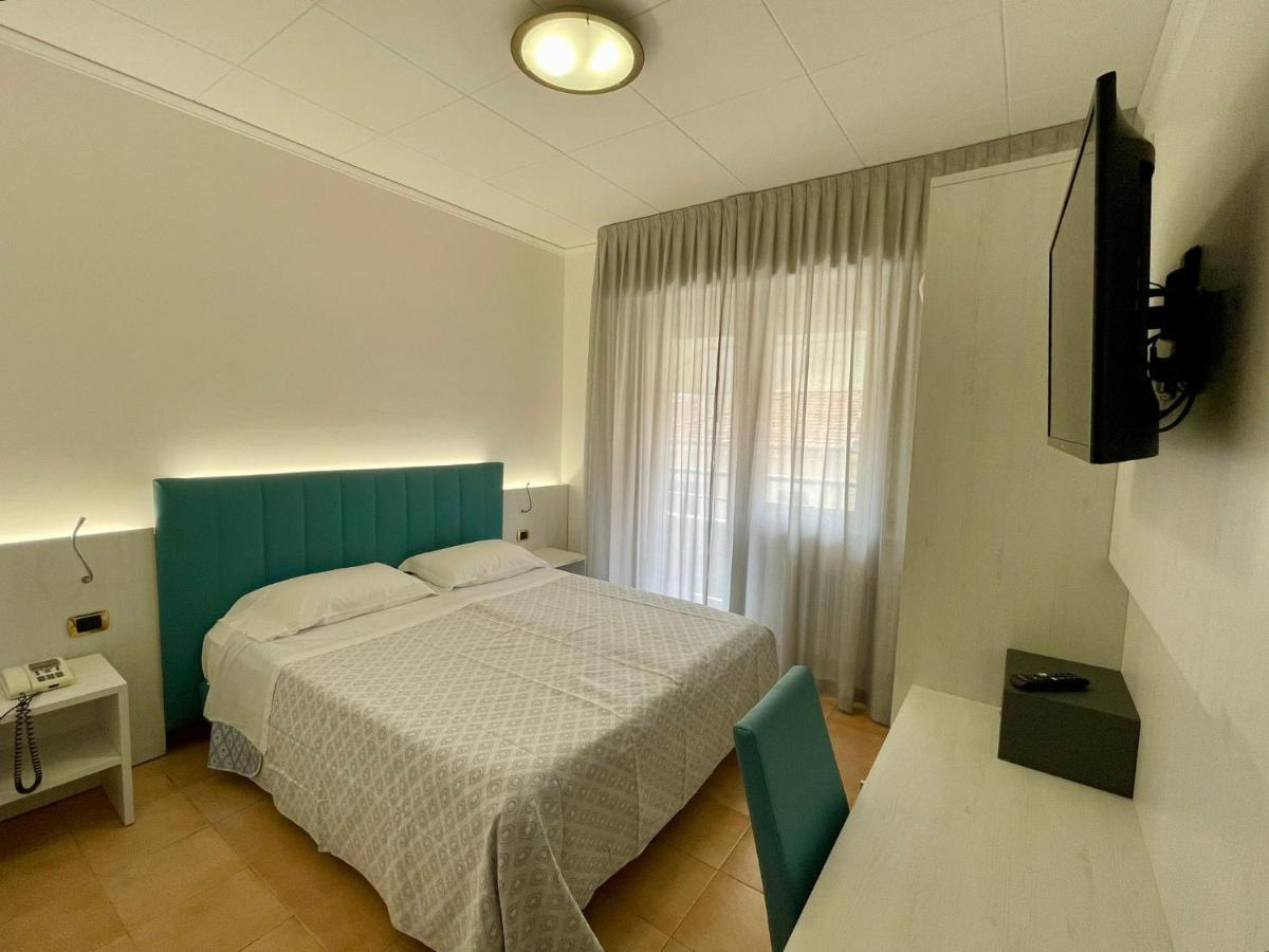 Hotel Corallo Fano Esterno foto