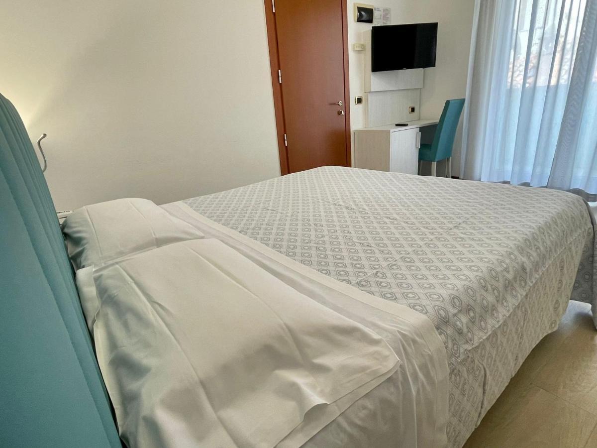 Hotel Corallo Fano Esterno foto