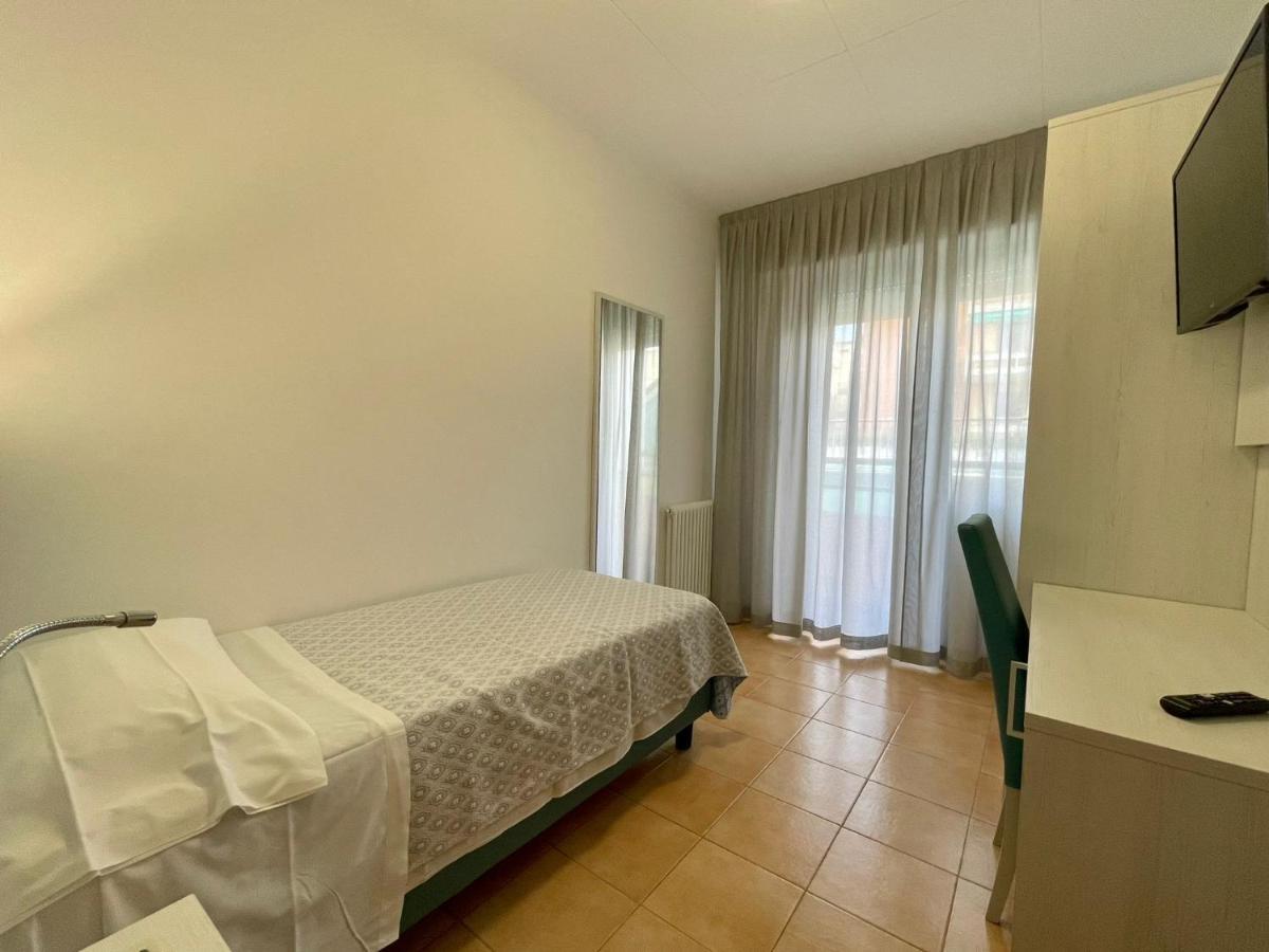 Hotel Corallo Fano Esterno foto