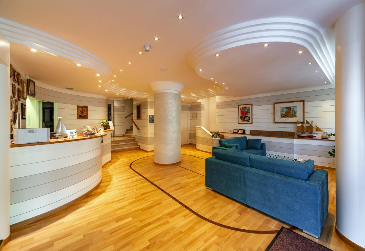 Hotel Corallo Fano Esterno foto