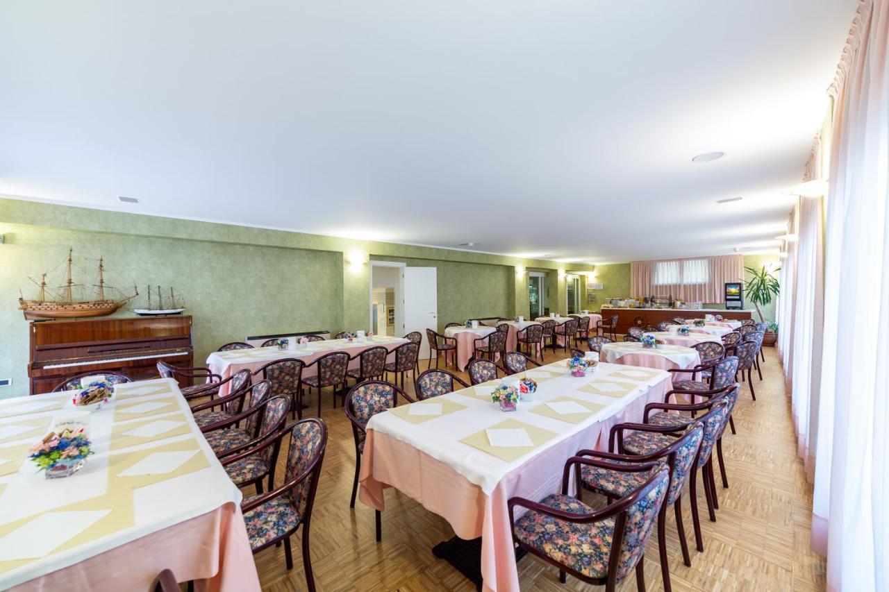 Hotel Corallo Fano Esterno foto