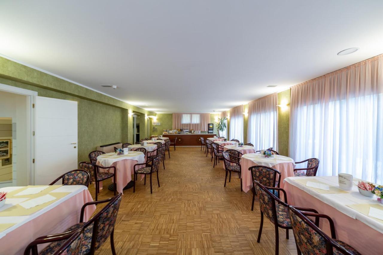 Hotel Corallo Fano Esterno foto